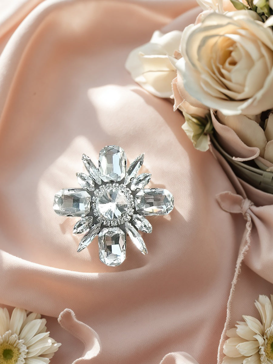 CLUSTER FLOWER BROOCH WITH CLEAR CRYSTALS - One-Size